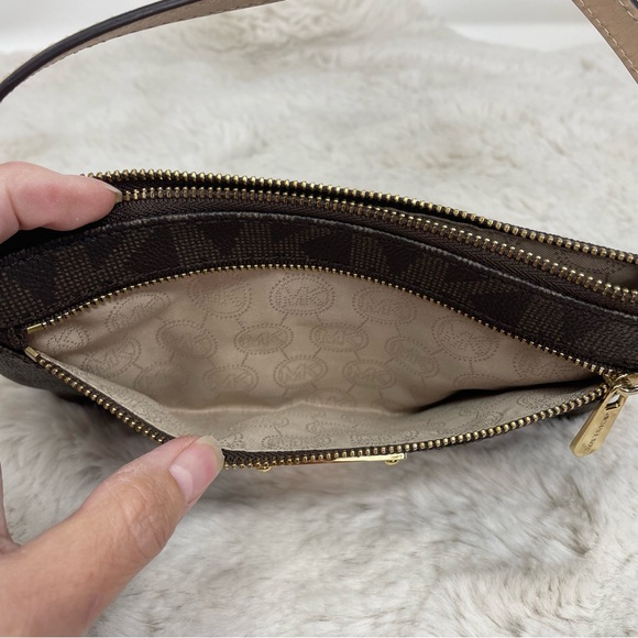 Michael Kors Jet Set Large Wristlet Brown - Picture 3 of 12